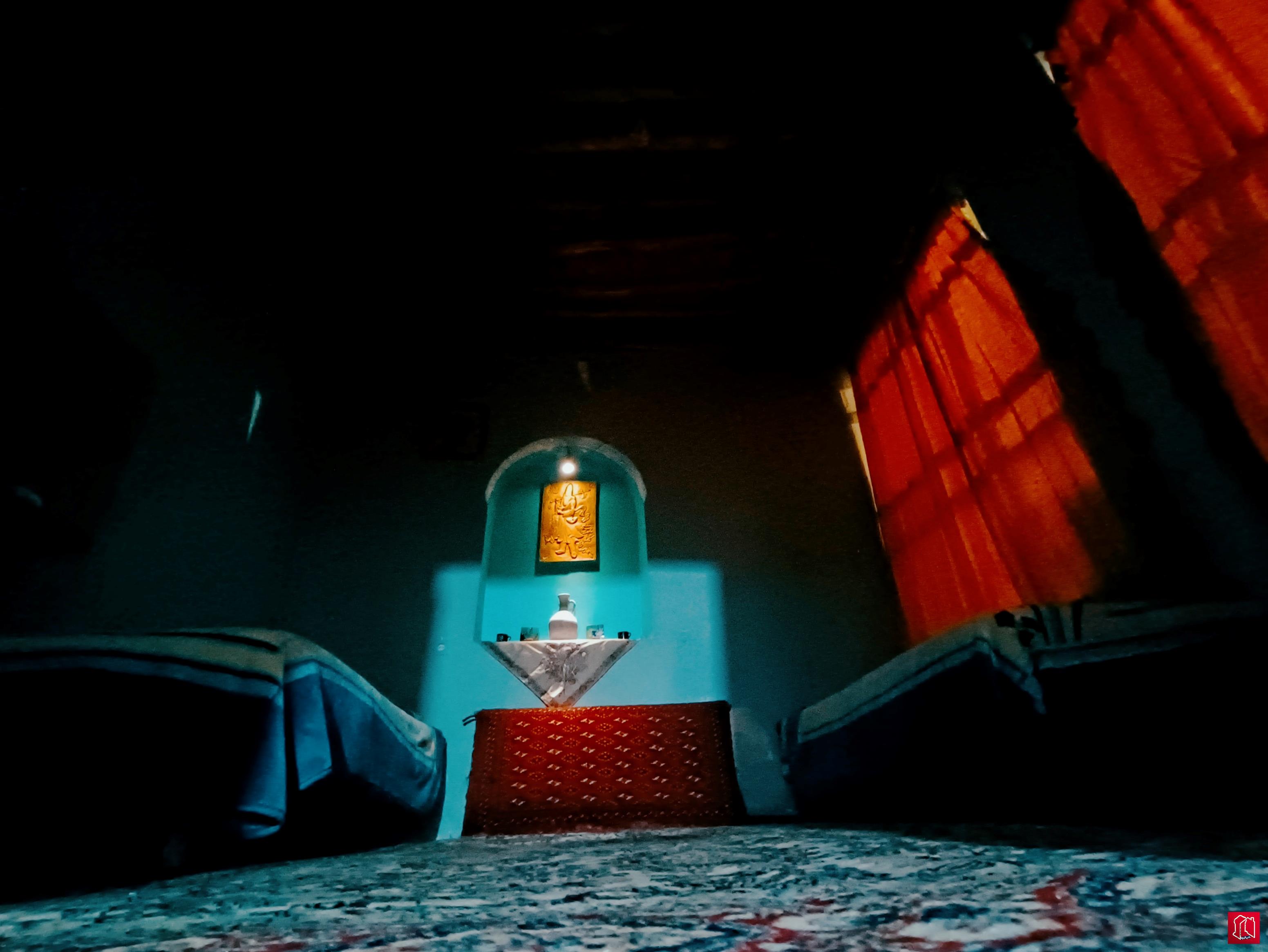 خانه فیروزه ای 