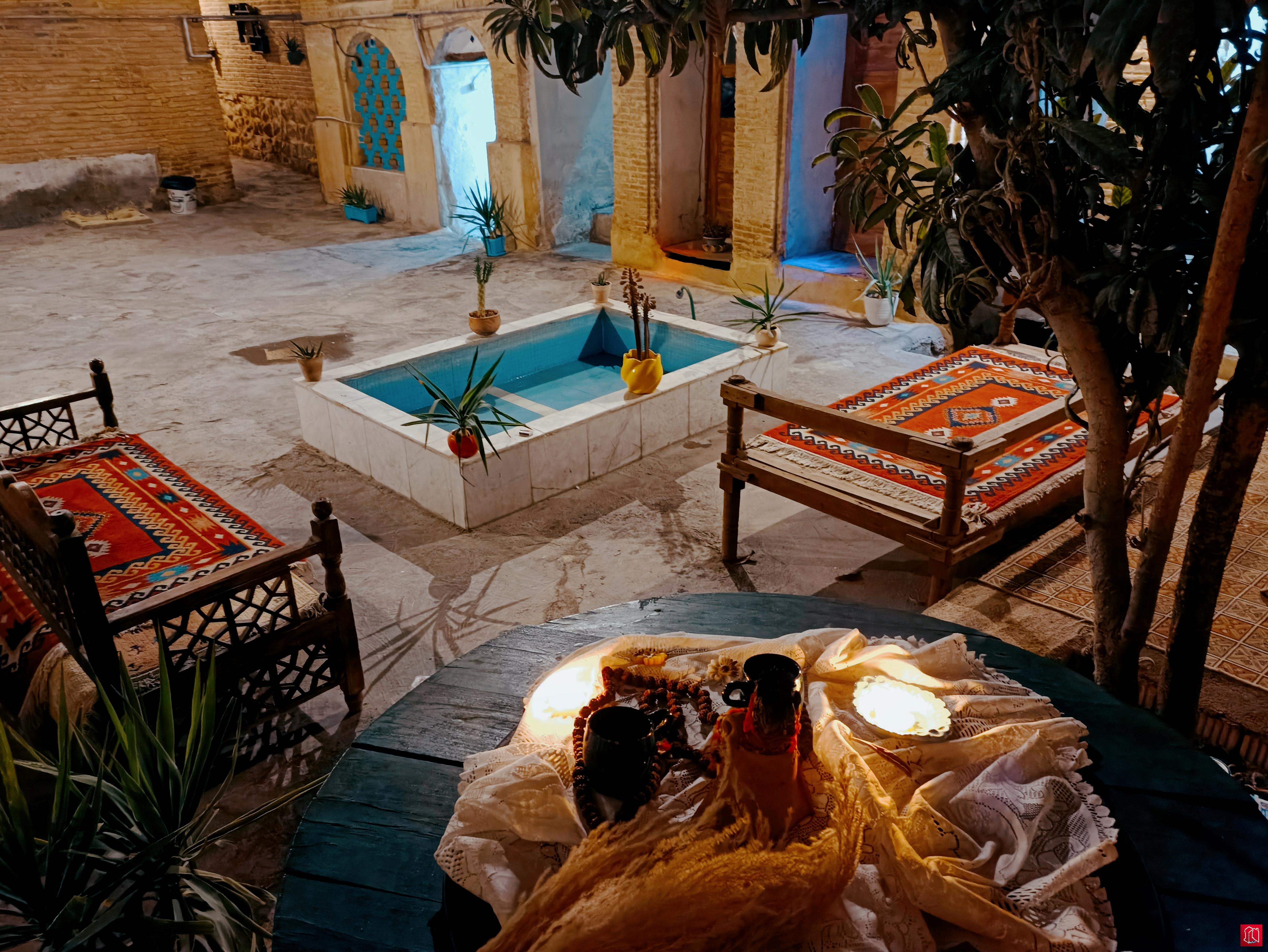 خانه فیروزه ای 